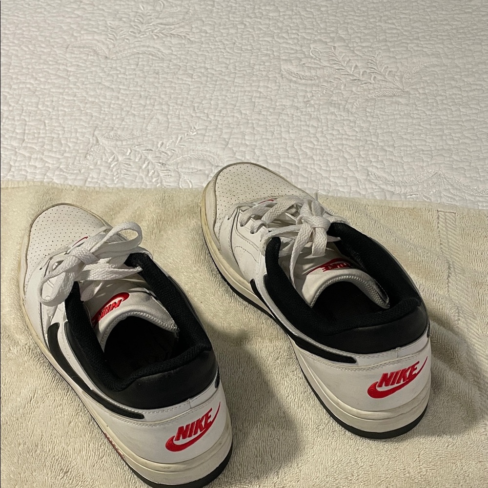 Nike White and Black Sneakers with Red Accents